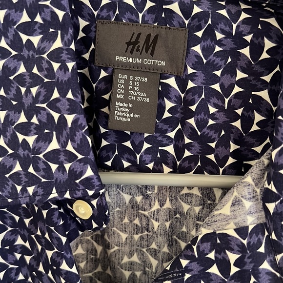 Button down - Picture 2 of 4